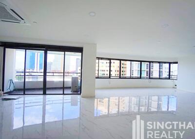 For SALE : Moon Tower / 3 Bedroom / 3 Bathrooms / 293 sqm / 31000000 THB [8442621]