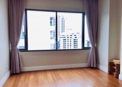 For SALE : Bright Sukhumvit 24 / 3 Bedroom / 3 Bathrooms / 162 sqm / 32000000 THB [S10135]