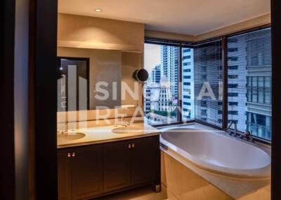 For SALE : The Emporio Place / 3 Bedroom / 4 Bathrooms / 162 sqm / 32500000 THB [4232963]