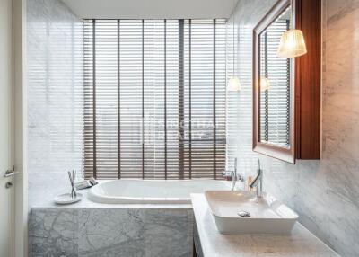 For SALE : KHUN by YOO inspired by Starck / 2 Bedroom / 2 Bathrooms / 81 sqm / 33500000 THB [S10313]
