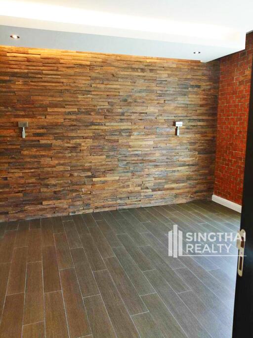 For SALE : Penthouse Condominium 3 / 3 Bedroom / 3 Bathrooms / 251 sqm / 34900000 THB [8496819]