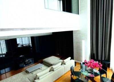 For SALE : Bright Sukhumvit 24 / 3 Bedroom / 3 Bathrooms / 189 sqm / 35500000 THB [10560859]