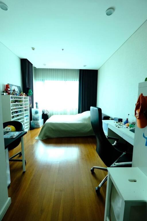 For SALE : Bright Sukhumvit 24 / 3 Bedroom / 3 Bathrooms / 189 sqm / 35500000 THB [10560859]