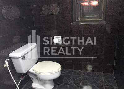 For SALE : Baan Suanpetch / 3 Bedroom / 3 Bathrooms / 267 sqm / 37300000 THB [4076513]