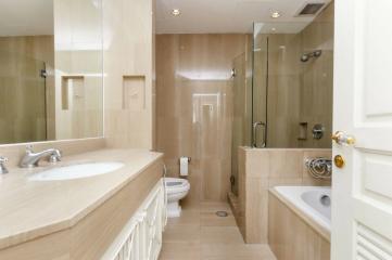 For SALE : Langsuan Ville / 3 Bedroom / 3 Bathrooms / 243 sqm / 41000000 THB [S10556]