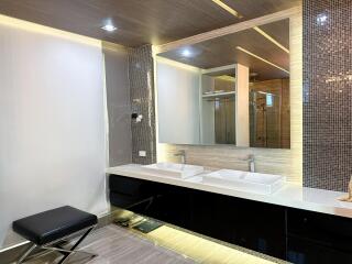 For SALE : CitiSmart Sukhumvit 18 / 3 Bedroom / 3 Bathrooms / 240 sqm / 42000000 THB [S11232]