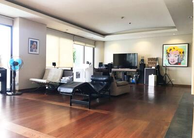 For SALE : Le Raffine Sukhumvit 24 / 3 Bedroom / 4 Bathrooms / 373 sqm / 50000000 THB [6730209]