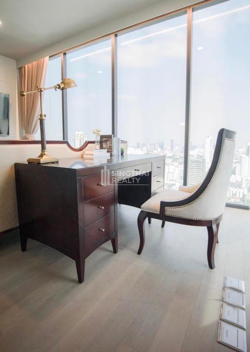 For SALE : Celes Asoke / 3 Bedroom / 3 Bathrooms / 134 sqm / 50000000 THB [S10189]