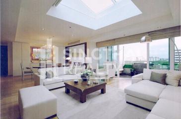 For SALE : Belgravia Residences / 4 Bedroom / 4 Bathrooms / 296 sqm / 50400000 THB [3726995]