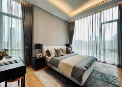 For SALE : Sindhorn Lumpini / 3 Bedroom / 4 Bathrooms / 230 sqm / 55500000 THB [9768599]