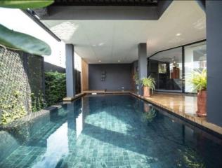For SALE : House Phrakanong / 4 Bedroom / 4 Bathrooms / 852 sqm / 63900000 THB [S10939]