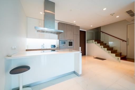 For SALE : 185 Rajadamri / 2 Bedroom / 2 Bathrooms / 164 sqm / 69000000 THB [S11145]