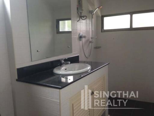 For SALE : House Thonglor / 3 Bedroom / 3 Bathrooms / 301 sqm / 70000000 THB [5400560]