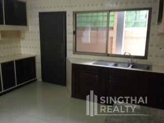 For SALE : House Thonglor / 3 Bedroom / 3 Bathrooms / 301 sqm / 70000000 THB [5400560]