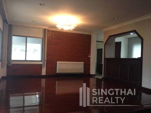 For SALE : House Thonglor / 3 Bedroom / 3 Bathrooms / 301 sqm / 70000000 THB [5400560]