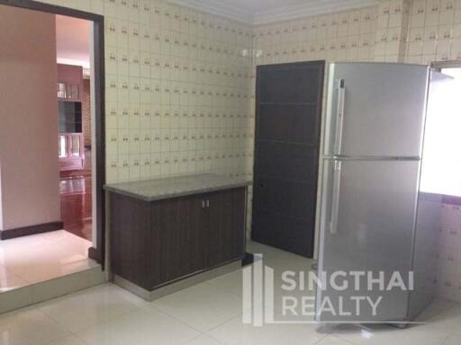 For SALE : House Thonglor / 3 Bedroom / 3 Bathrooms / 301 sqm / 70000000 THB [5400560]