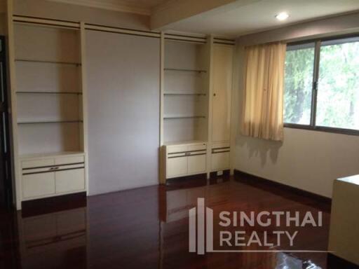 For SALE : House Thonglor / 3 Bedroom / 3 Bathrooms / 301 sqm / 70000000 THB [5400560]