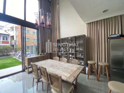For SALE : Townhouse Thonglor / 4 Bedroom / 4 Bathrooms / 457 sqm / 78000000 THB [S10159]