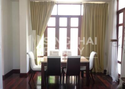 For SALE : House in Compound Phrakanong / 3 Bedroom / 4 Bathrooms / 244 sqm / 147000000 THB [3862949]