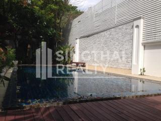 For SALE : House in Compound Phrakanong / 3 Bedroom / 4 Bathrooms / 244 sqm / 147000000 THB [3862949]