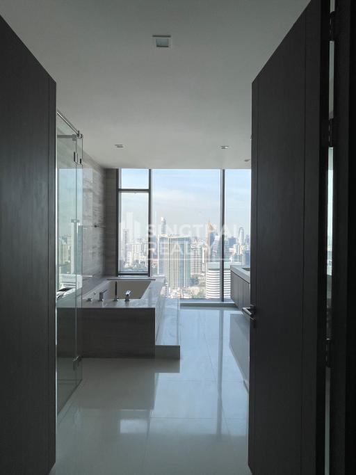 For SALE : Q 1 Sukhumvit / 3 Bedroom / 3 Bathrooms / 343 sqm / 152000000 THB [9966254]