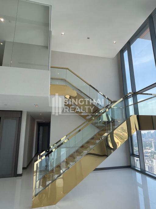 For SALE : Q 1 Sukhumvit / 3 Bedroom / 3 Bathrooms / 343 sqm / 152000000 THB [9966254]