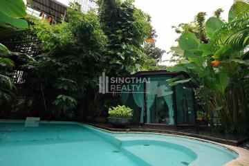 For SALE : House Ploenchit / 5 Bedroom / 6 Bathrooms / 400 sqm / 200000000 THB [9823773]