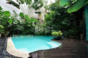 For SALE : House Ploenchit / 5 Bedroom / 6 Bathrooms / 400 sqm / 200000000 THB [9823773]