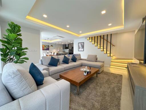 4 Bedrooms House in Zensiri Midtown Villas Central Pattaya H010731