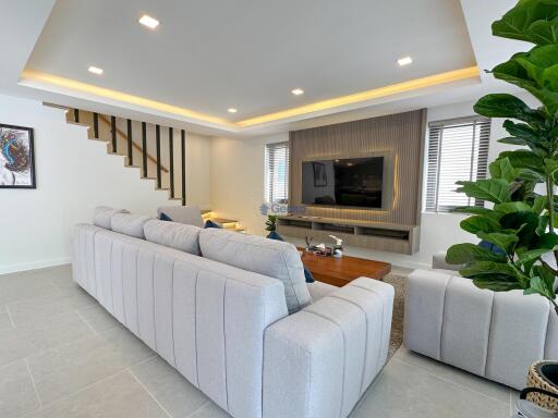 4 Bedrooms House in Zensiri Midtown Villas Central Pattaya H010731