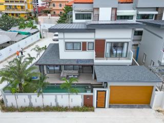 3 Bedrooms House in Zensiri Midtown Villas Central Pattaya H010732