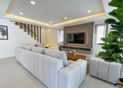 3 Bedrooms House in Zensiri Midtown Villas Central Pattaya H010732