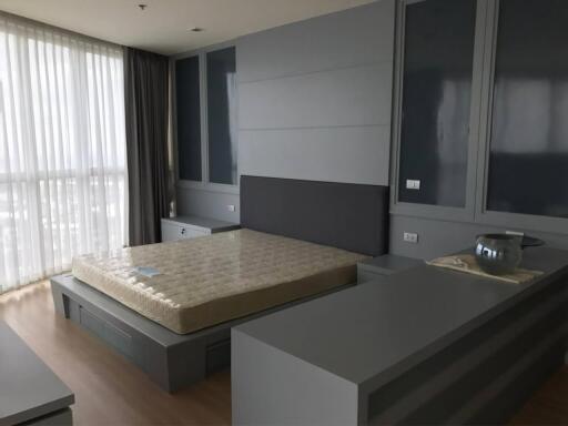 3 Bedrooms 3 Bathrooms Size:197 sq.m Sale Price: 41,000,000 MTB Penthouse Sky walk condo