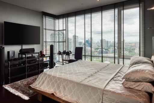 3 Bedrooms 3 Bathrooms Size 170sqm. Fullerton Condominium for Rent 110,000 THB