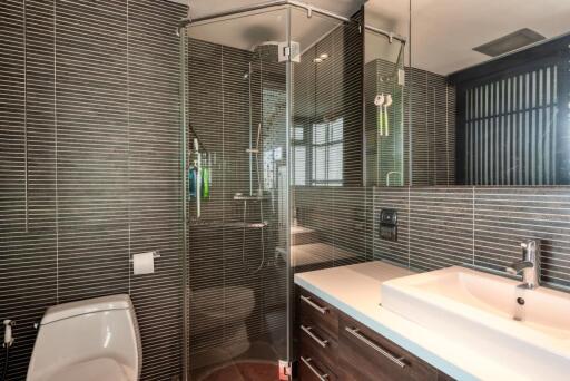 3 Bedrooms 3 Bathrooms Size 170sqm. Fullerton Condominium for Rent 110,000 THB