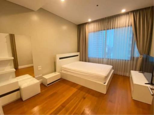 3 Bedrooms 3 Bathrooms Size 179sqm. Bright Sukhumvit 24 for Rent 100,000 THB