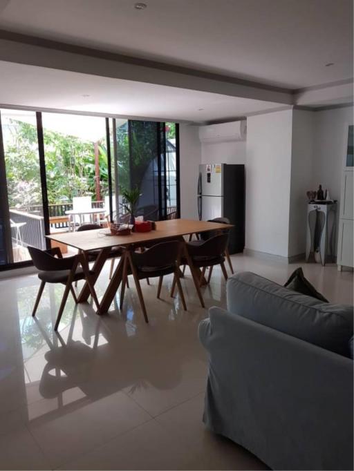 3 Bedrooms 3 Bathrooms Size 250sqm. Supalai Place 39  for Rent 90,000 THB for Sale 21mTHB