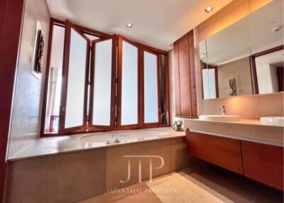 2 Bedrooms 2 Bathrooms Size 120sqm. The Sukhothai Residences for Rent 95,000 THB