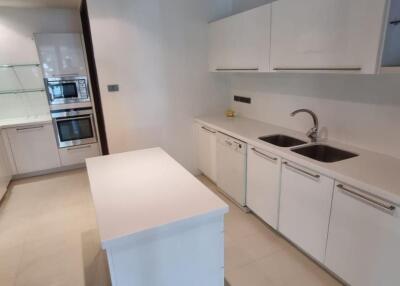 4 bedrooms 4 bathrooms size 296 sqm. Belgravia Residences for Rent 130,000THB