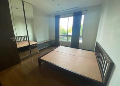 3 Bedrooms 3 Bathrooms Size 187sqm. The Lofts Yen Akat for Rent 60,000 THB