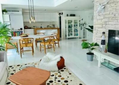 3 Bedrooms 3 Bathrooms Size 267sqm. Serene Place 24 for Rent 120,000 THB