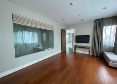 3 Bedrooms 3 Bathrooms Size 189sqm. Bright 24 for Rent 120,000 THB