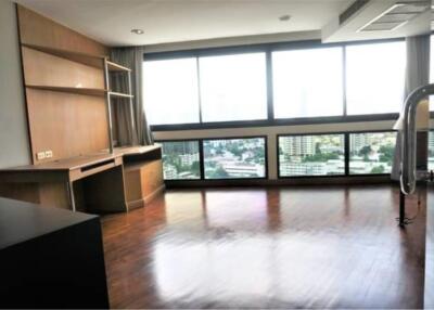3 Bedrooms 3 Bathrooms Size 260sqm. President Park for Rent 60,000 THB