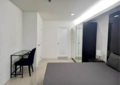 2 Bedrooms 1 Bathroom Size 81.45sqm. Waterford Diamond Tower for Rent 35,000 THB