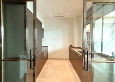 2 Bedrooms 2 Bathrooms Size 151sqm. The Residences at Mandarin Oriental,Bkk for Rent 250,000 THB