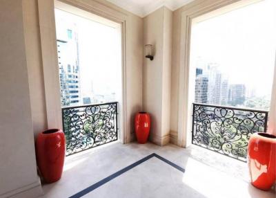 2 Bedrooms 3 Bathrooms Size 121.04sqm. 98 Wireless for Sale 91mTHB