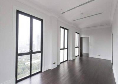 3 Bedrooms 4 Bathrooms Size 290sqm. 98 Wireless for Sale 260mTHB