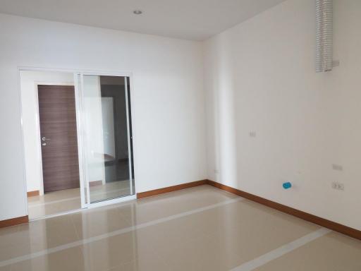 4 Bedrooms 4 Bathrooms Size 355.55 at Supalai Prima Riva for Rent 220,000