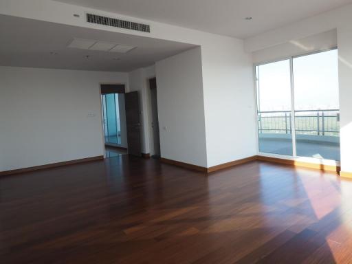 4 Bedrooms 4 Bathrooms Size 355.55 at Supalai Prima Riva for Rent 220,000