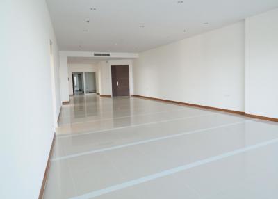 4 Bedrooms 4 Bathrooms Size 355.55 at Supalai Prima Riva for Rent 220,000